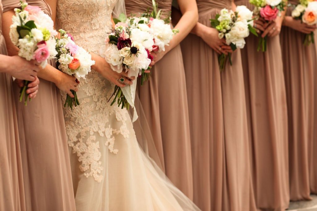 Bridesmaids-Dresses-and-Bouquets-Love-Like-Wedding